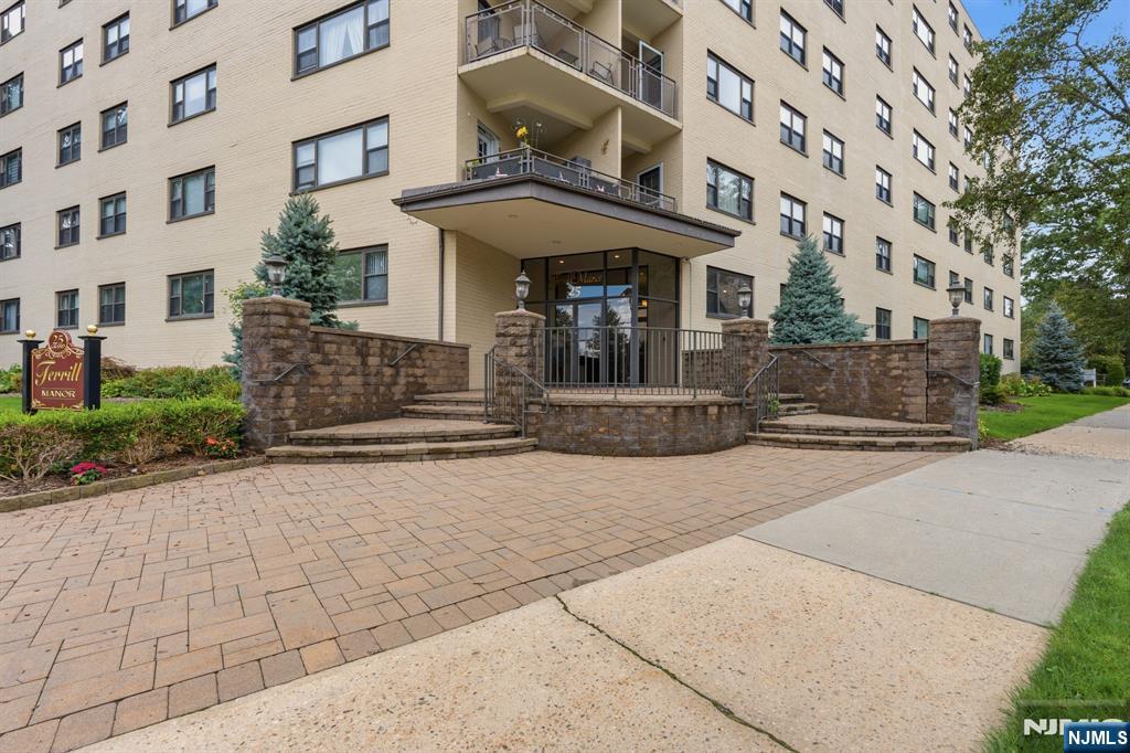 25 Grand Avenue 6E — photo