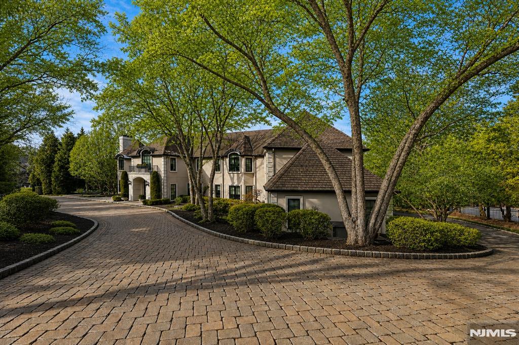 66 Hoover Drive — photo