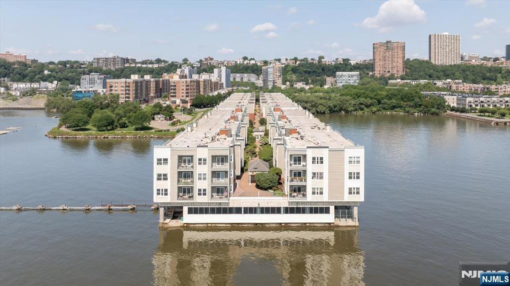 217 The Promenade — photo