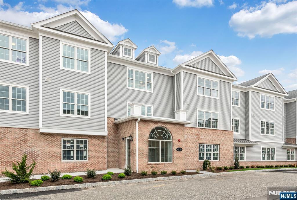 Home in Northvale, NJ 07647 — photo 2