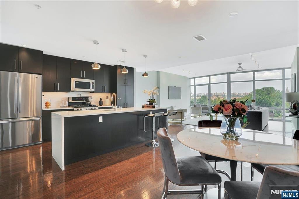 100 Thompson Lane 4D — photo