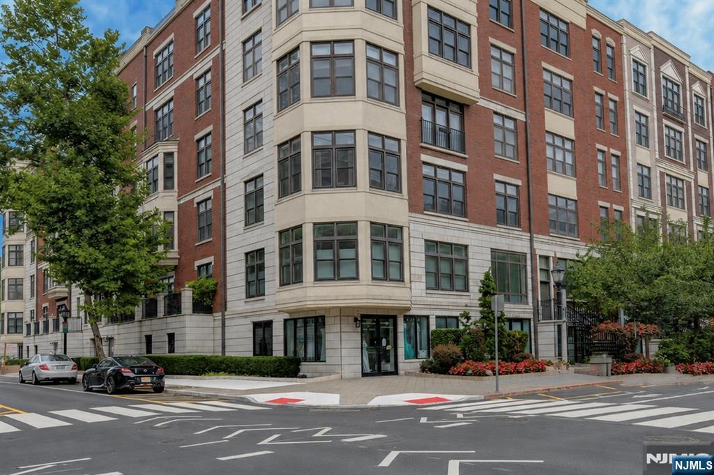 1300 Grand Street 316 — photo