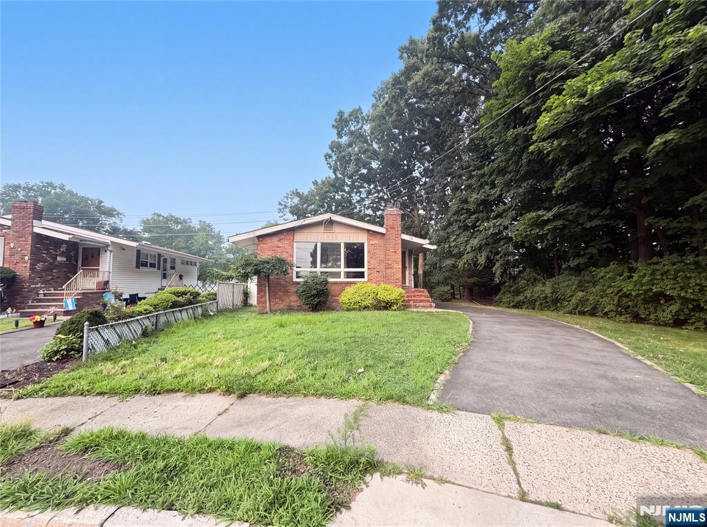35 Dapp Court — photo