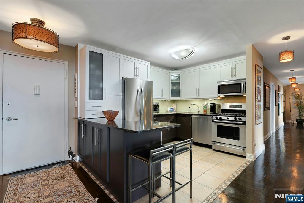 2000 Linwood Avenue 22C/D — photo