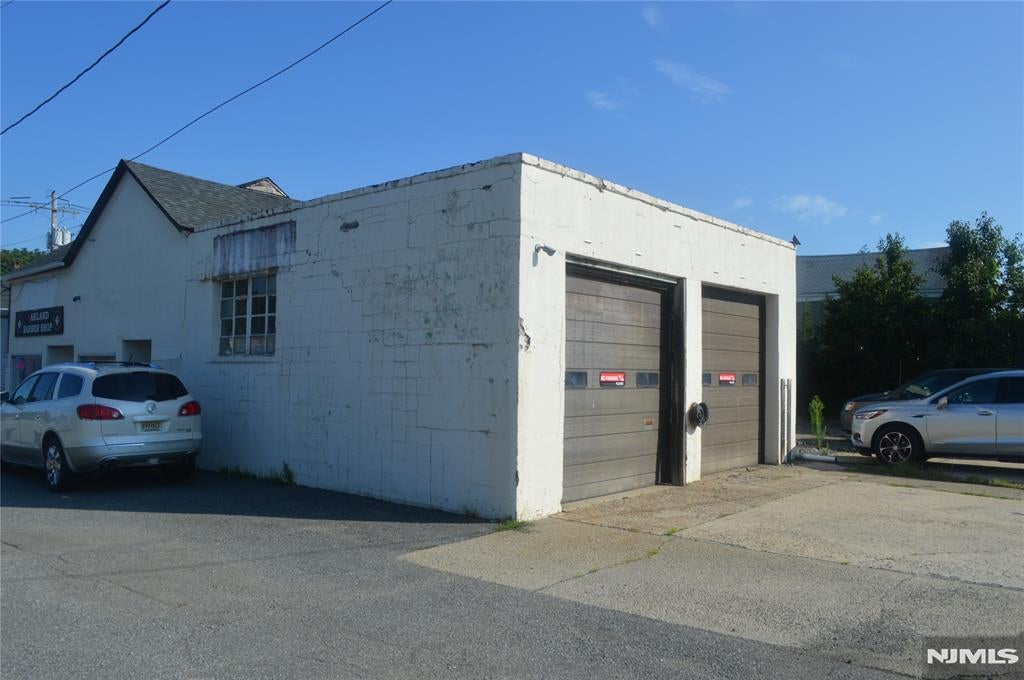 5 Maple Avenue — photo