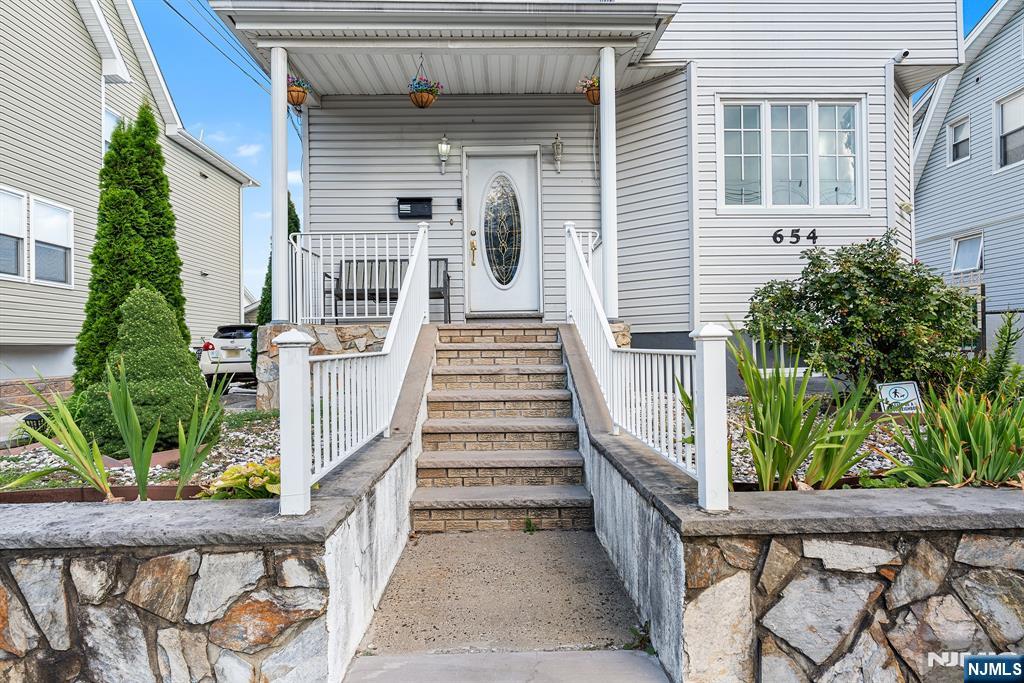 656 Devon Street, Kearny, NJ 07032 — photo 3