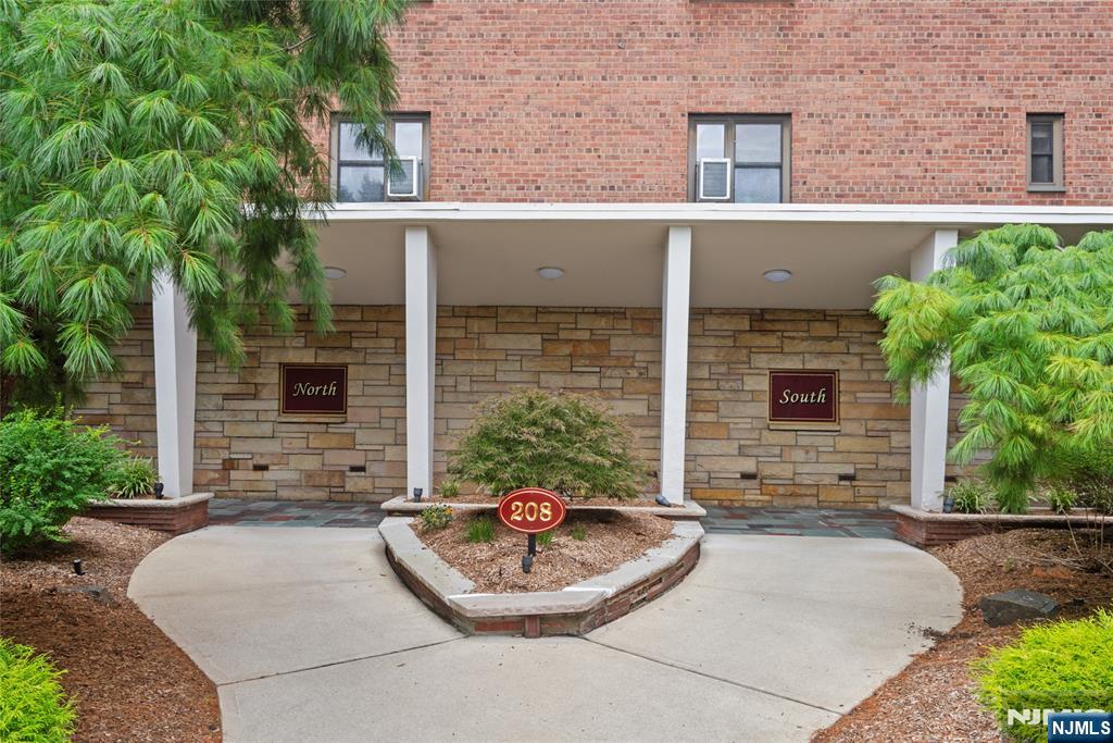 208 Anderson, Hackensack, NJ 07601 — photo 2