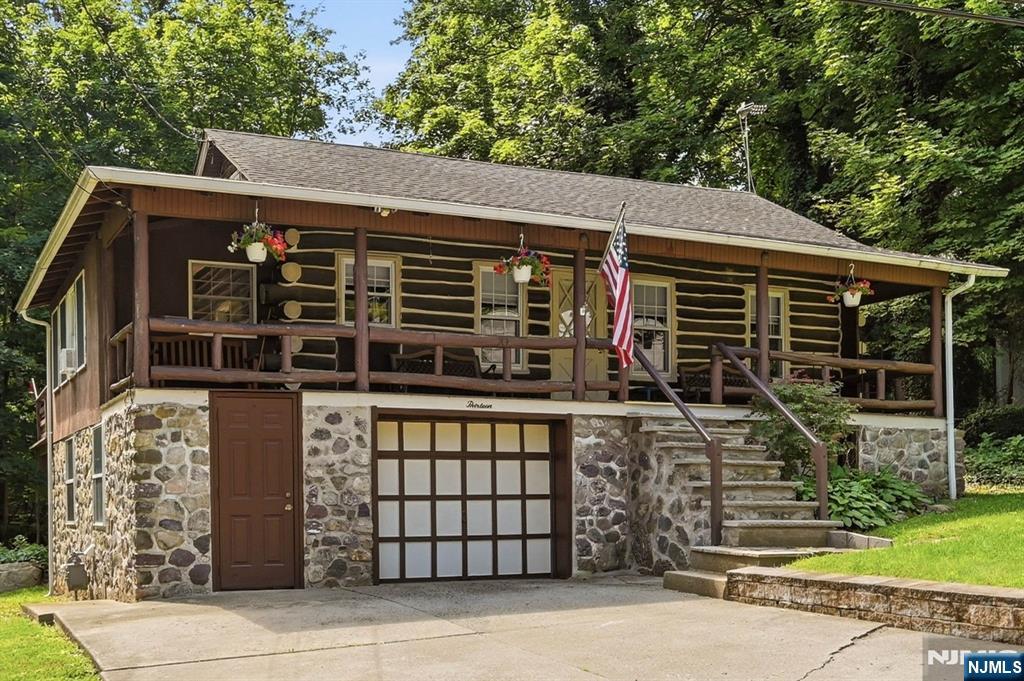 13 Woodside Drive — photo
