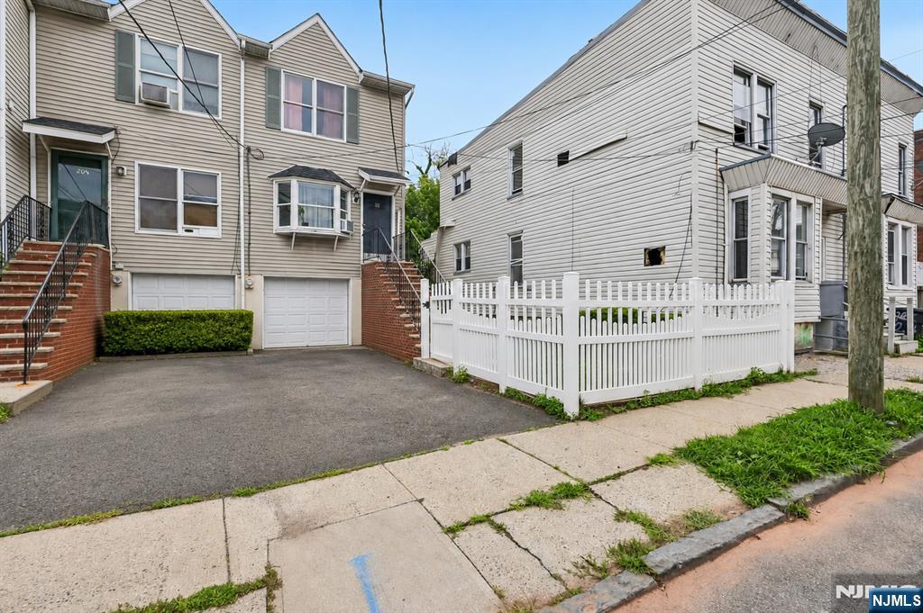 22 Hecker Street — photo