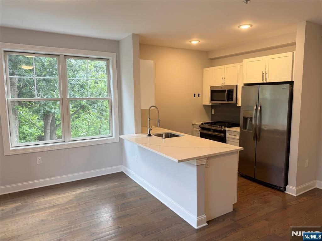 40 Park Avenue 208 — photo