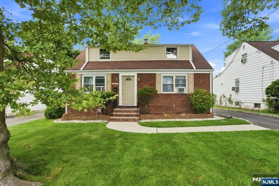 654 Howard Street — photo