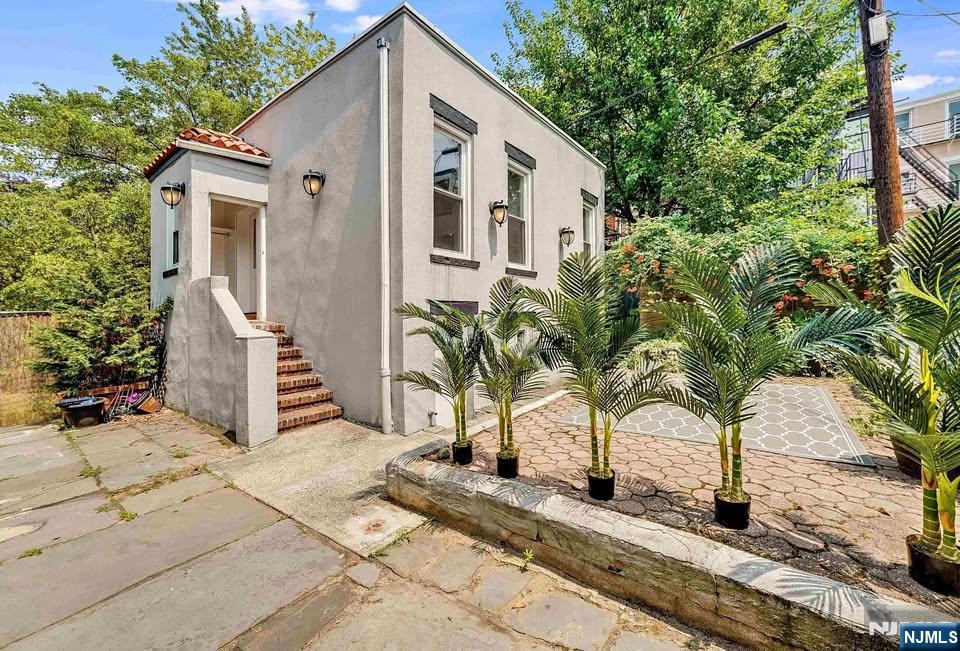 807 Garden Street 9 — photo