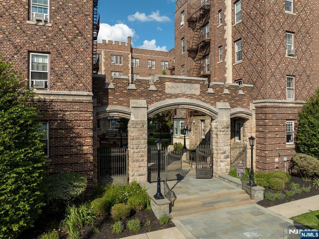 275 Engle Street B1-a — photo