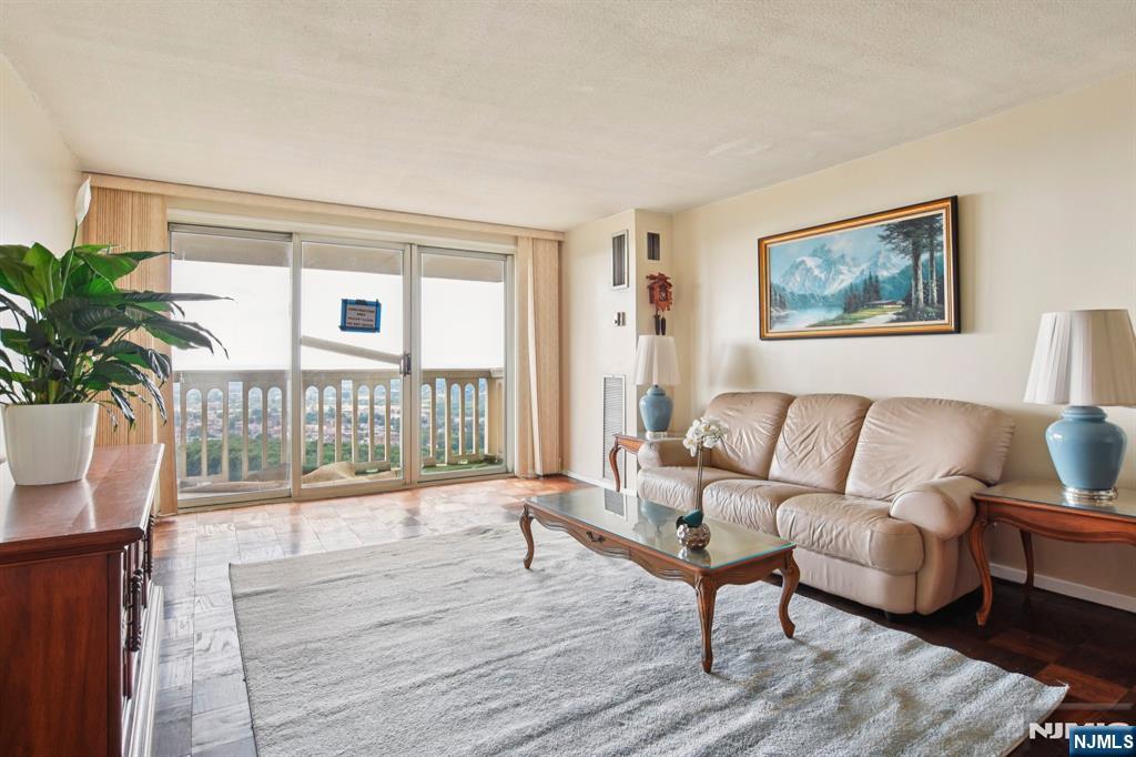 555 North Avenue 25K — photo