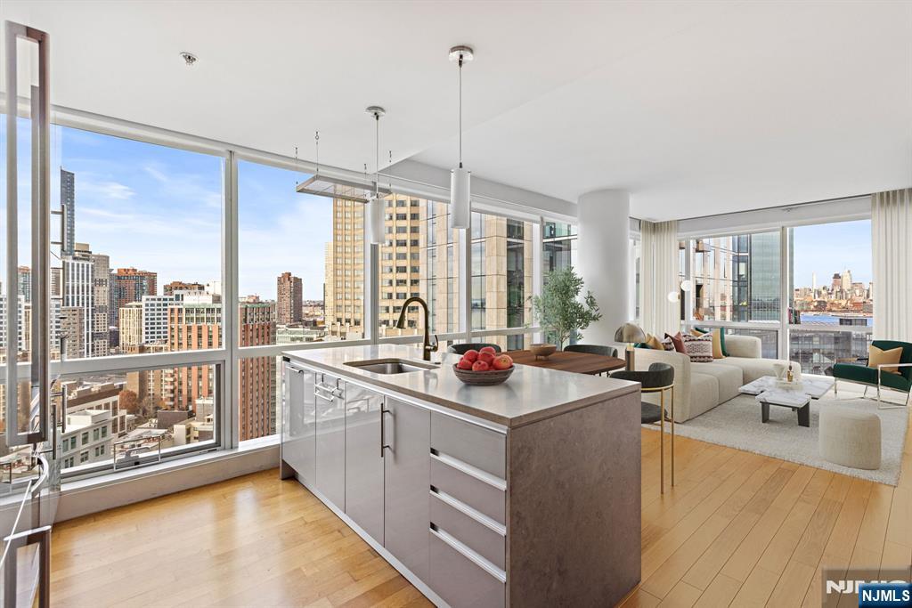 77 Hudson Street 2303 — photo