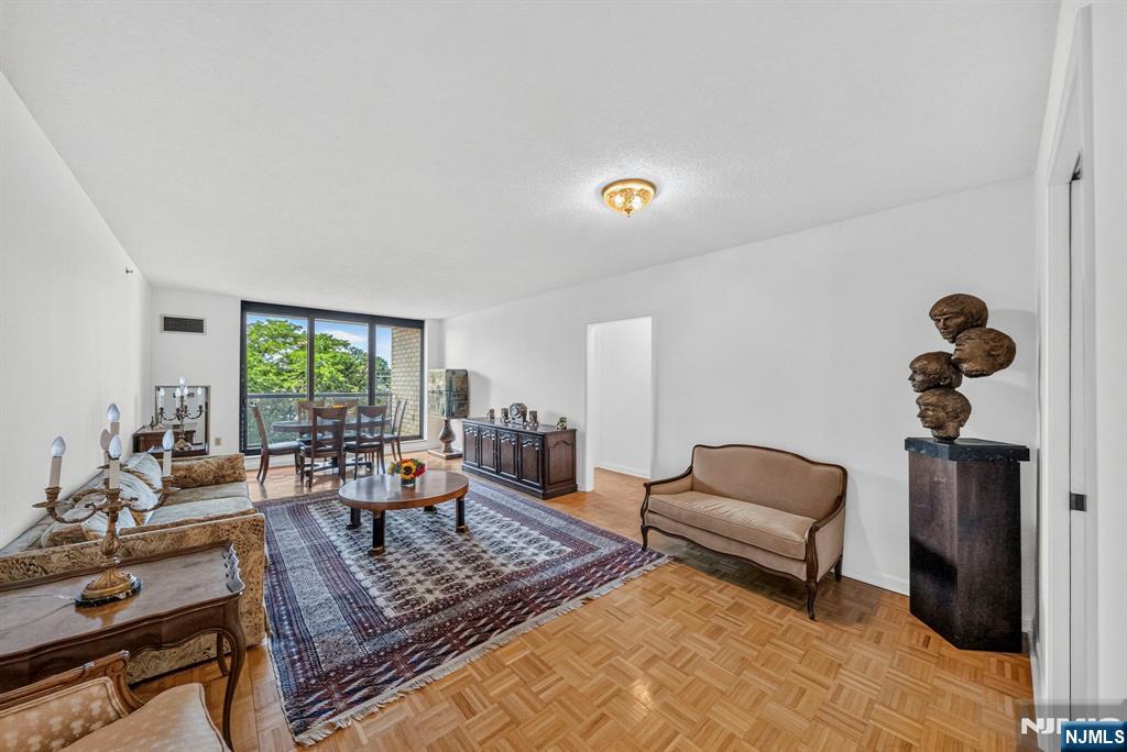 900 Palisade Avenue 3D — photo