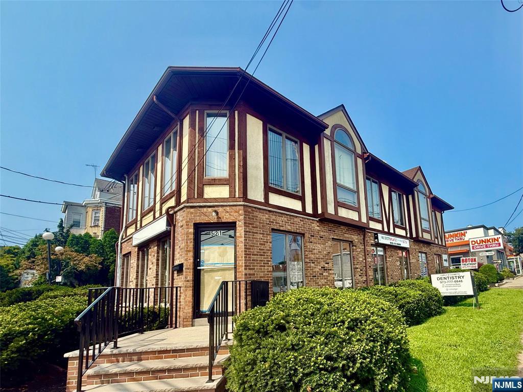 521 Van Houten Avenue 1st Floor — photo