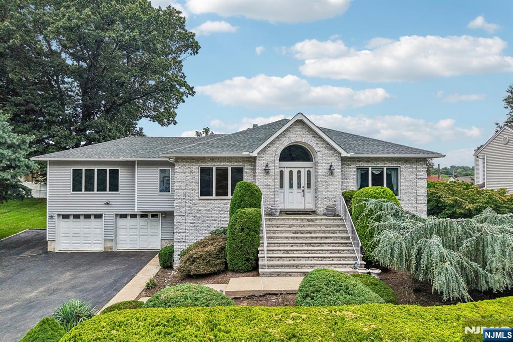 19 Brook Hollow Court — photo