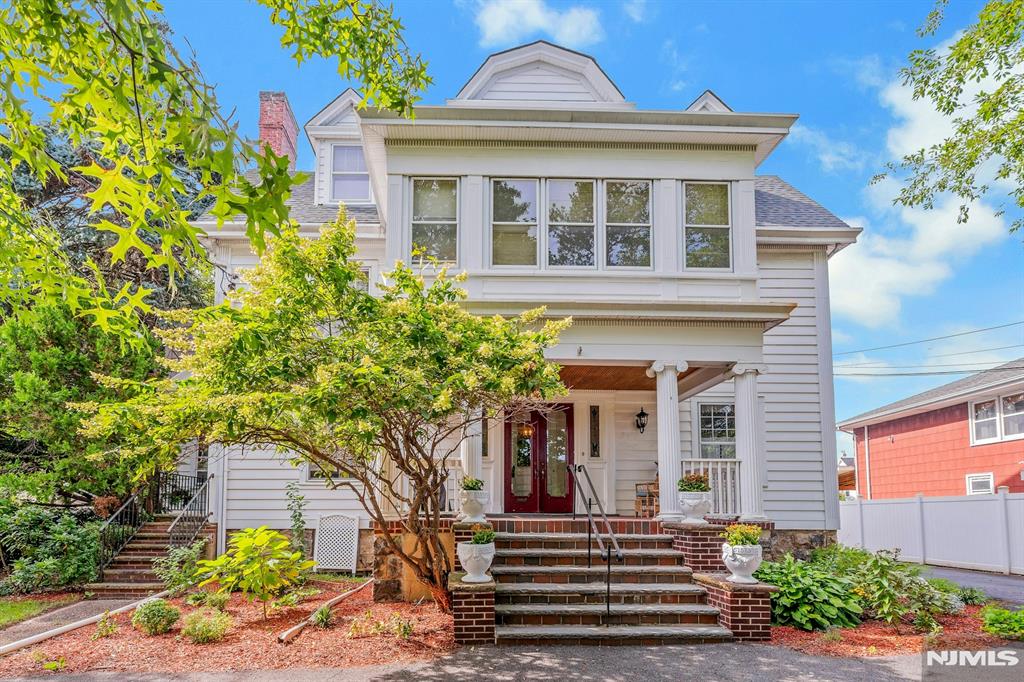 111 Grand Place — photo