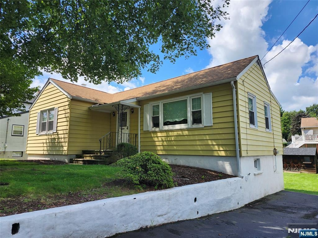 11 Bullens Avenue — photo
