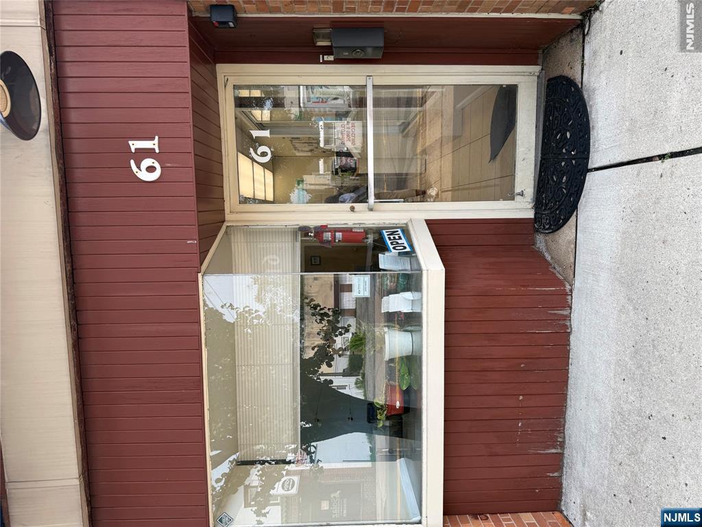 61 N Washington Avenue — photo