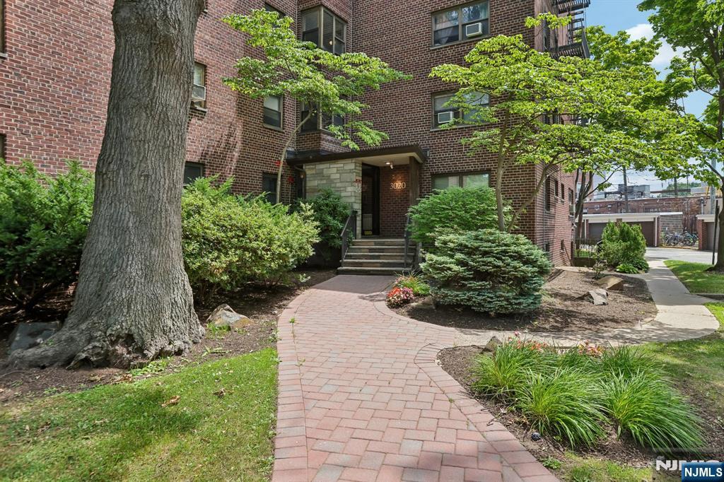 3020 Edwin Avenue 2C — photo