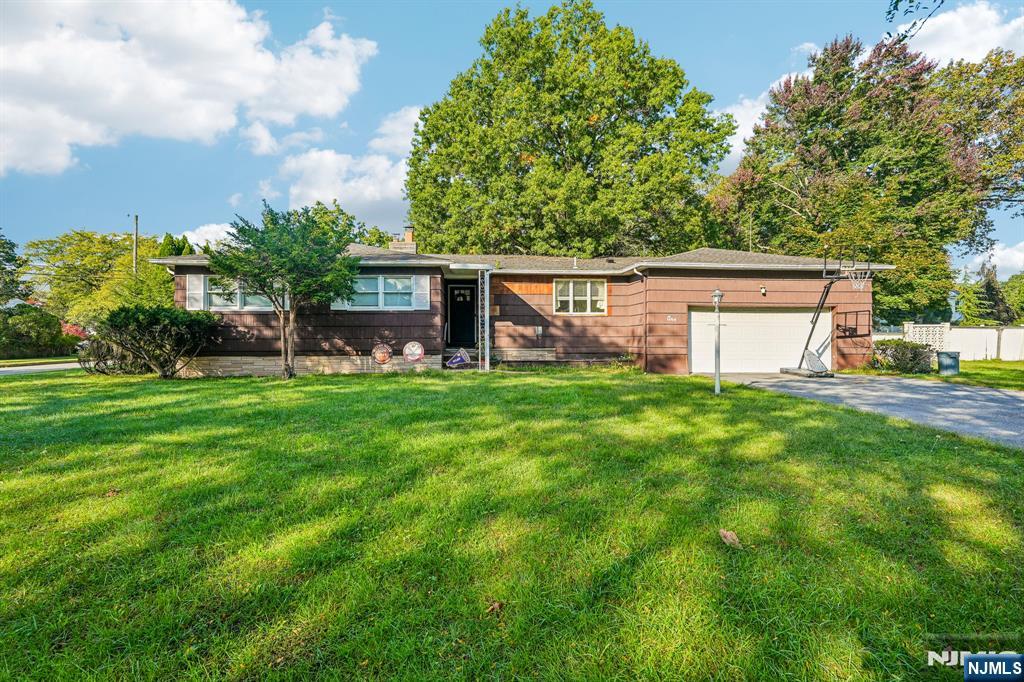 1 Raleigh Lane — photo