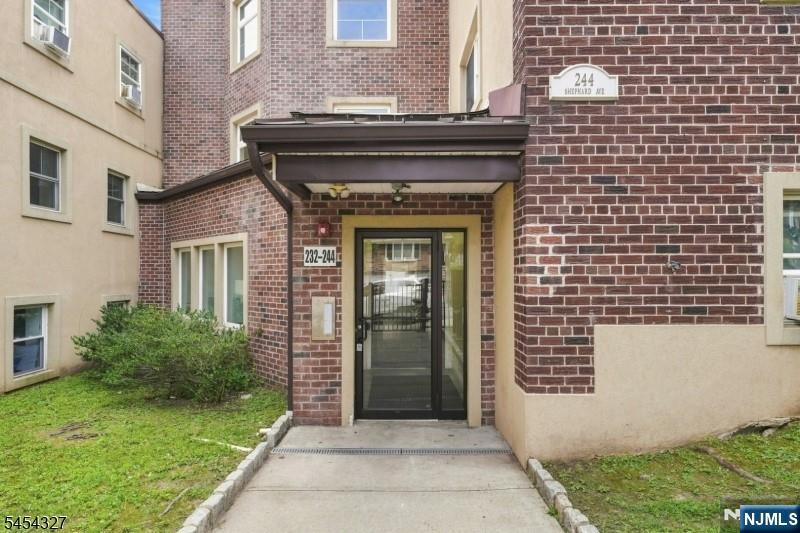 232 Shephard Avenue B6 — photo