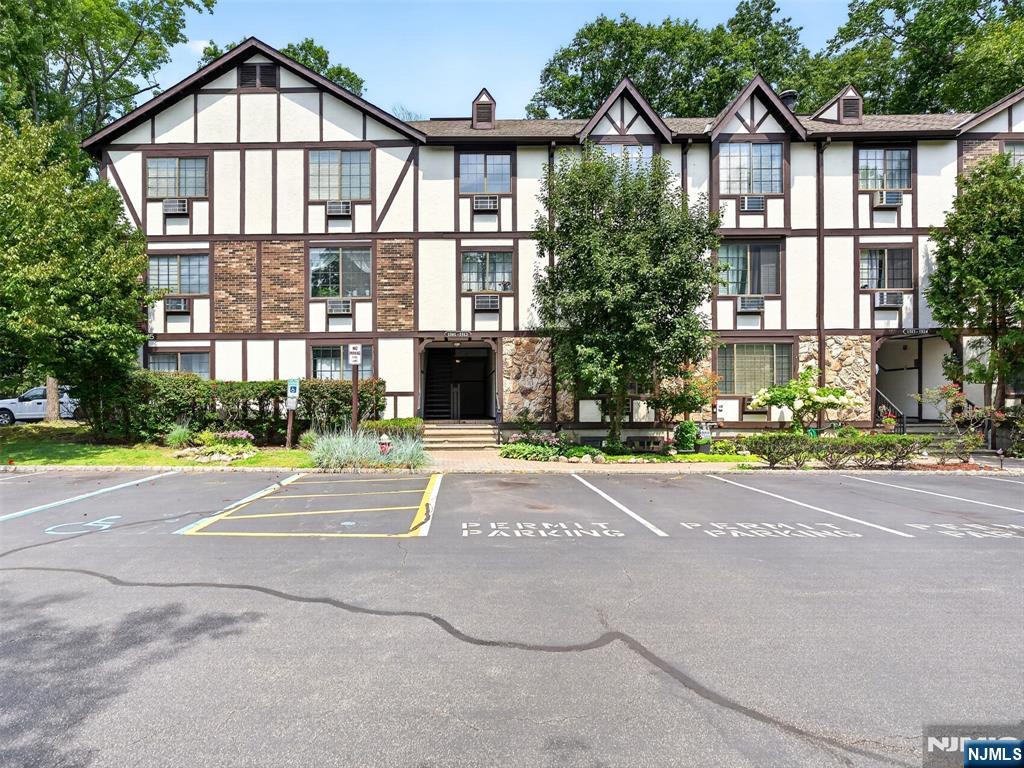 1510 Faulkner Court — photo