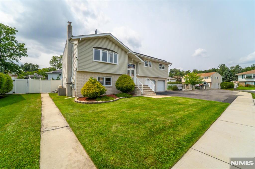 5 La Rosa Drive — photo