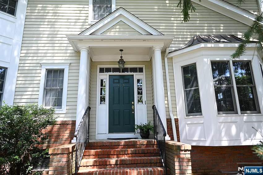 608 Stonewall Court — photo