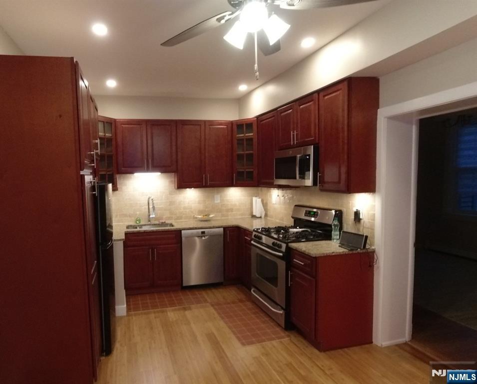 171 Malcolm Avenue 1R — photo
