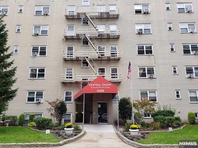 2205 N Central Road 5B — photo