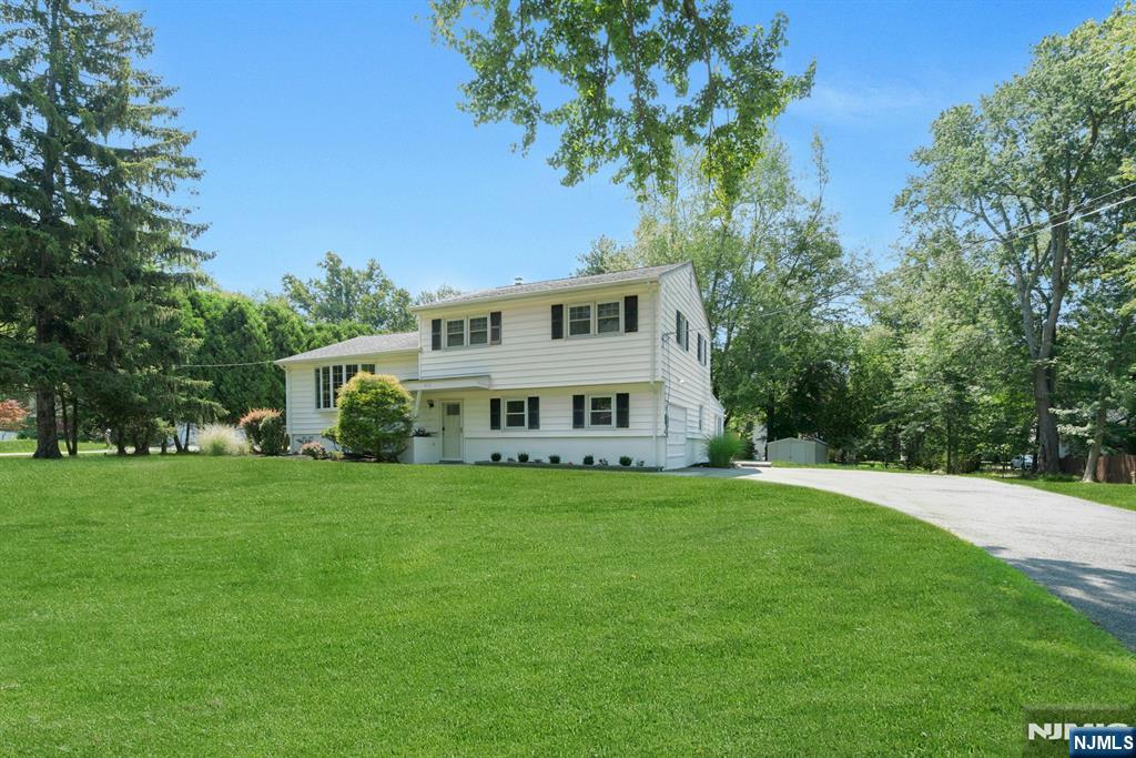 615 Maze Road — photo