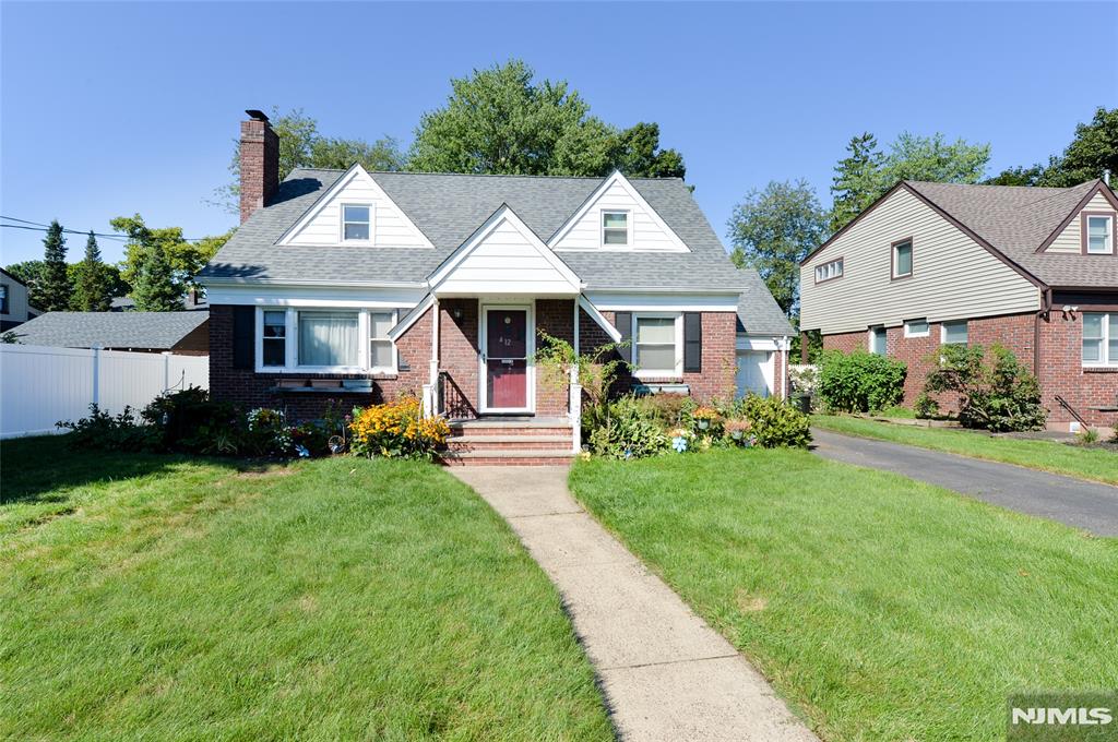 4-12 Kenneth Avenue — photo