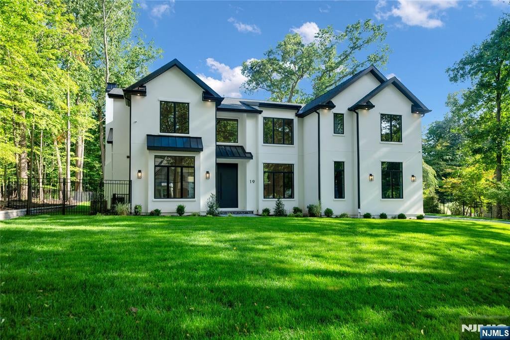 19 Dearborn Drive — photo