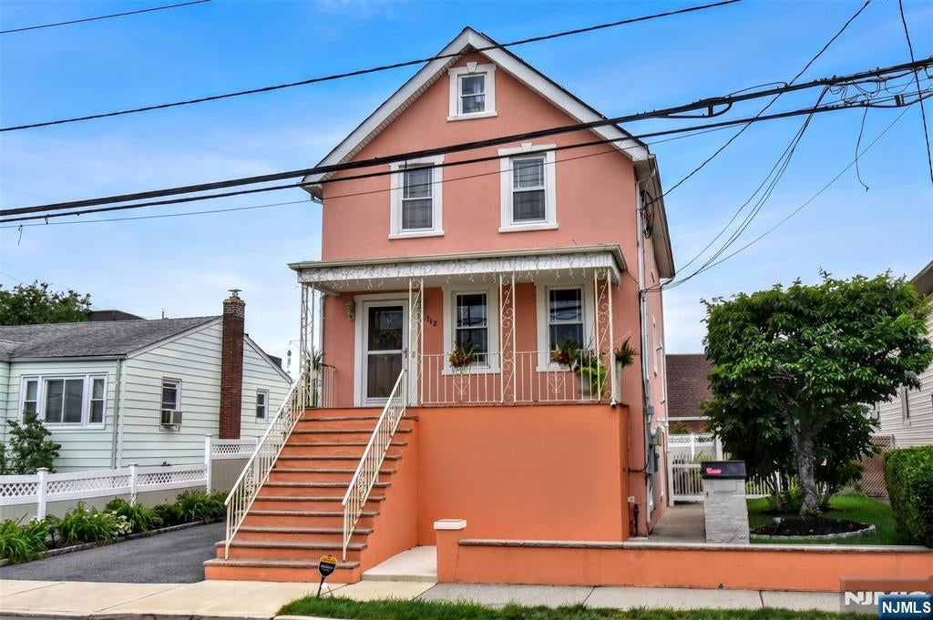 112 Pink Street — photo