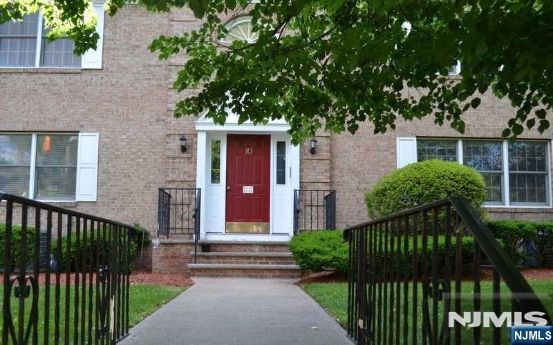 10 S Irving Street — photo
