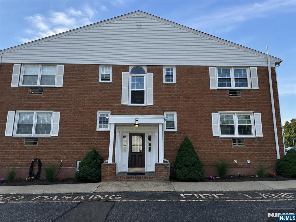 565 Grove F-12 — photo