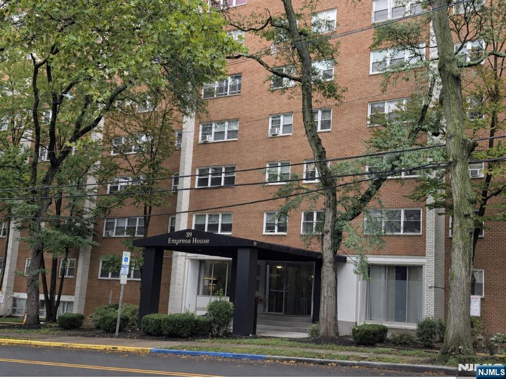 39 E 39th `M1 — photo