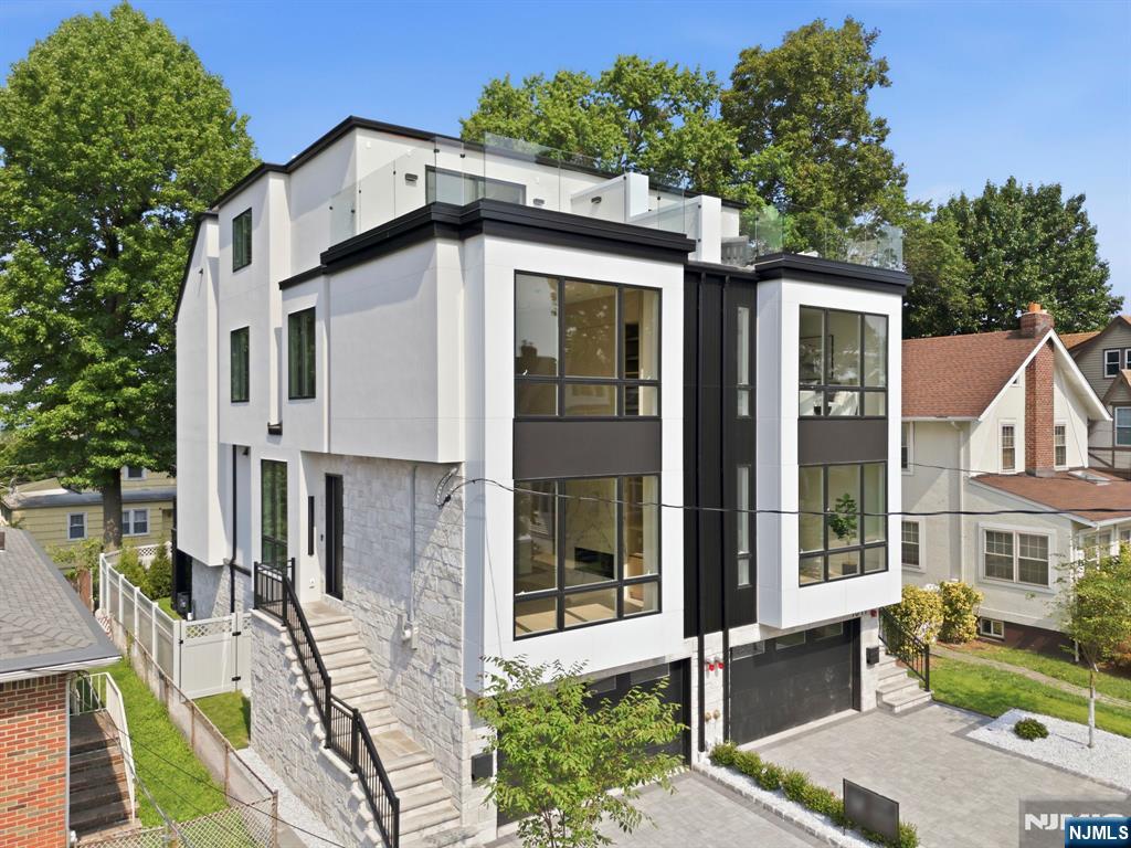 1017 Kingsland Lane — photo