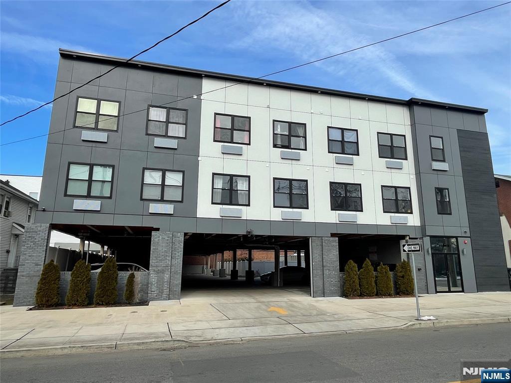 51 Main Street — photo