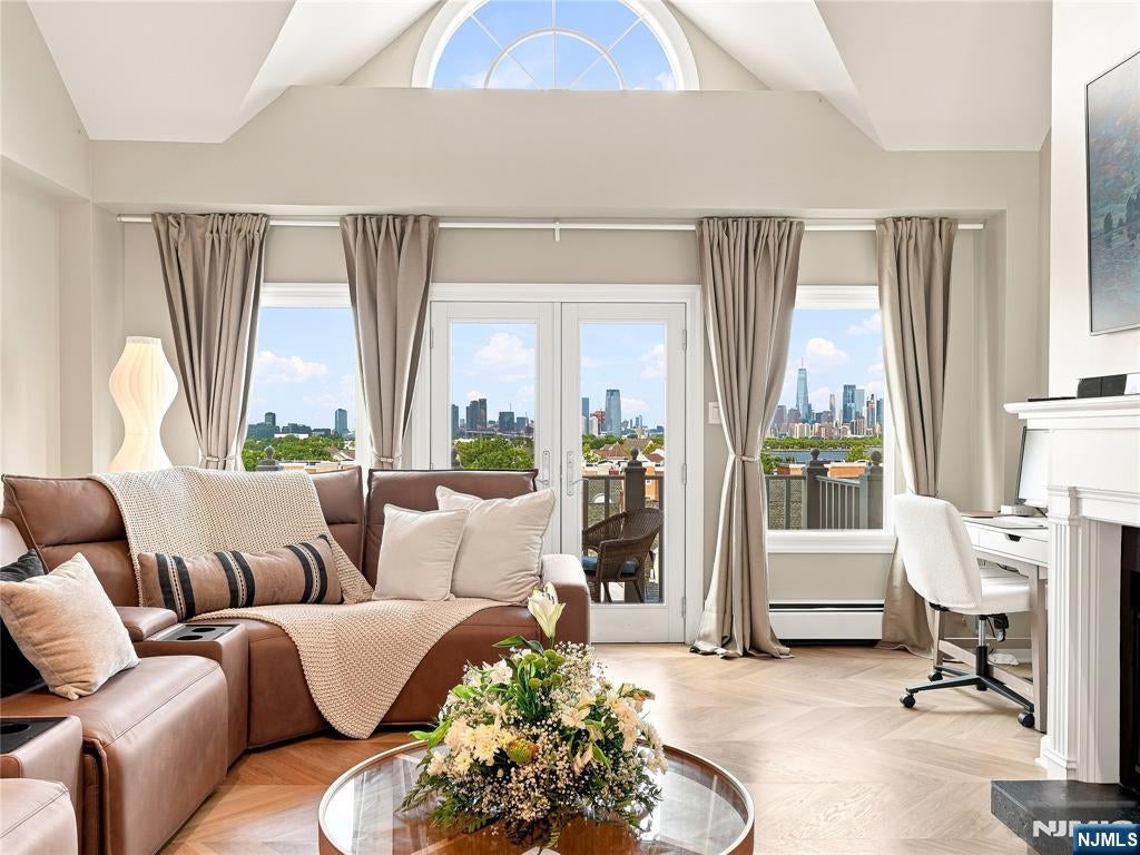 202 W Shearwater Court Ph-51 — photo