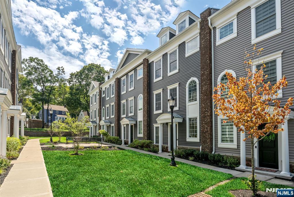 68 Parkside Lane 1204 — photo