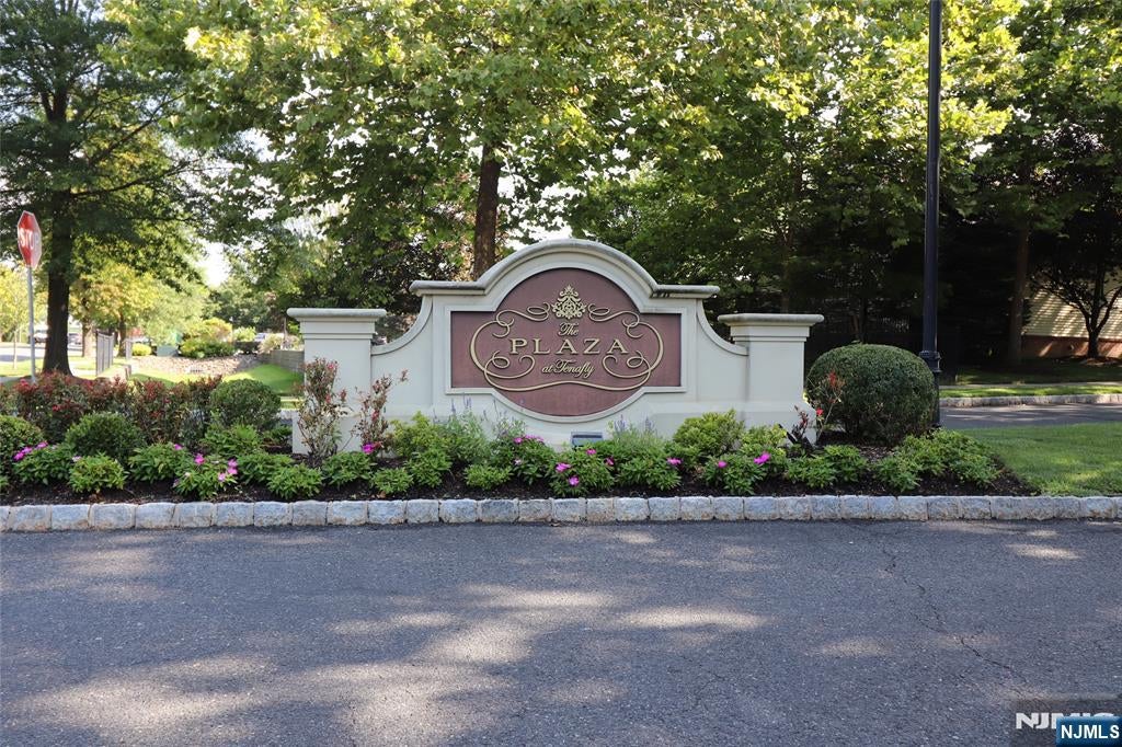 1209 The Plaza — photo