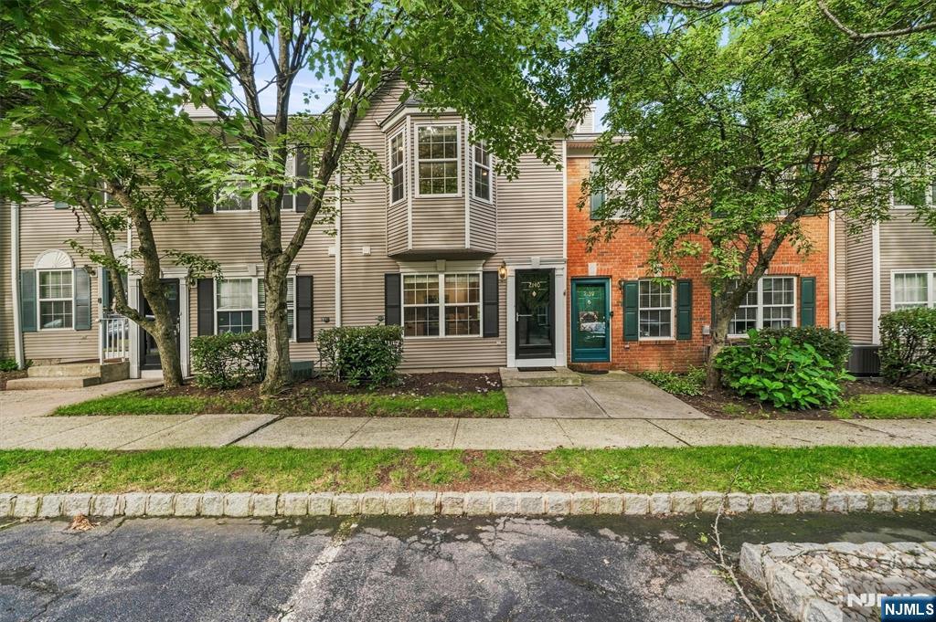 2140 Jordan Court — photo