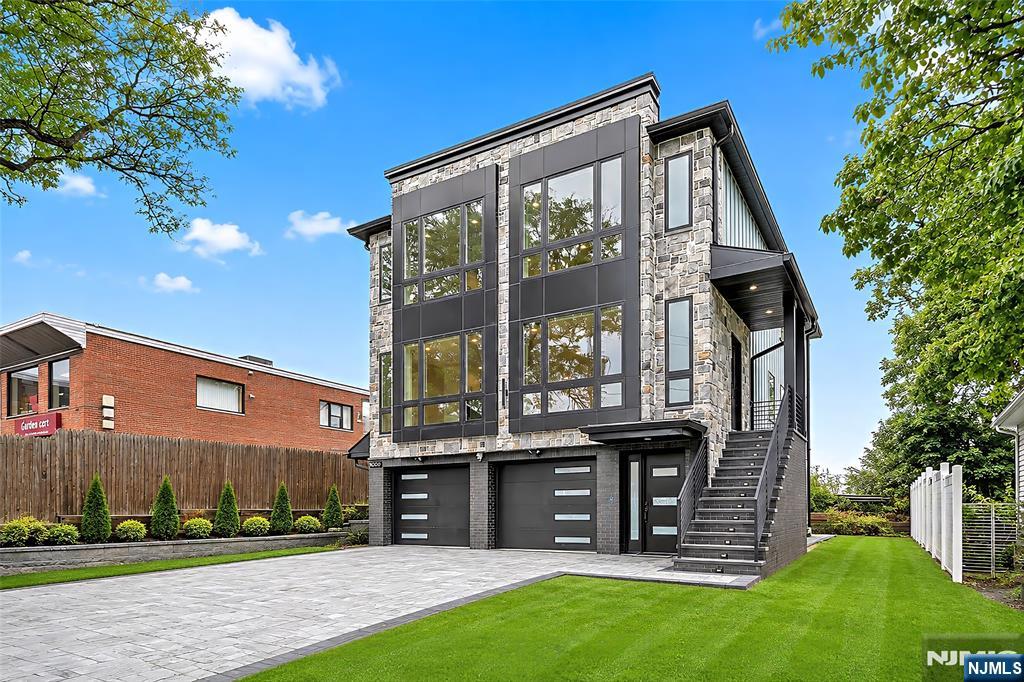 1000 Elm Avenue 2Fl — photo