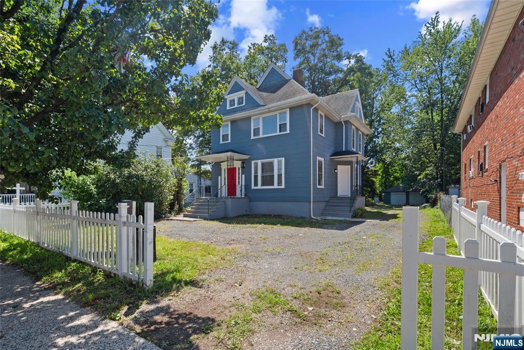 520 Grand Avenue — photo