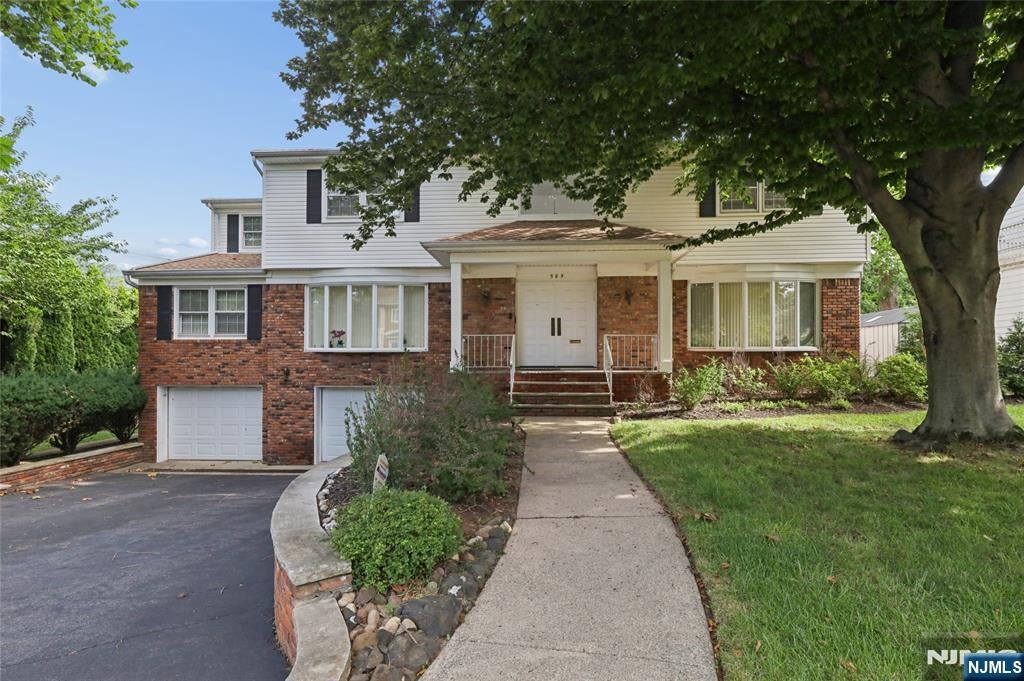 585 Churchill Road — photo