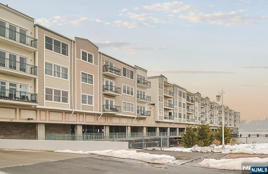 321 The Promenade — photo